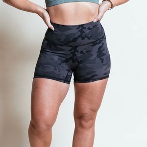 Ptula The Stealth Short - Black size M 4in